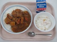 カツカレー・フルーツヨーグルト