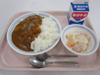 カレーライス・フルーツヨーグルト