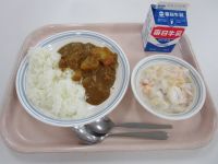 カレーライス・フルーツヨーグルト