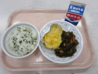 わかめごはん・ささみのホイル焼き・糸こんぶの煮物