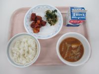 まぐろのケチャップ煮・ごまあえ・みそ汁