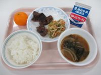 鯨の竜田揚げ・ナムル・みそ汁・みかん