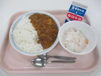 カレーライス・フルーツヨーグルト