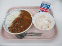 カレーライス・フルーツヨーグルト