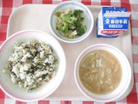 高菜チャーハン・牛乳・おかかあえ・じゃがいものみそ汁