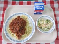 ミートソーススパゲッティ・牛乳・ツナサラダ