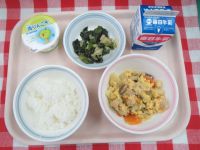 ごはん・牛乳・親子煮・青菜と白菜のごま和え