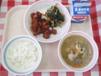 ごはん・牛乳・まぐろのケチャップ和え・ほうれん草のあえもの・豚汁