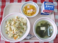 チャーハン・牛乳・中華スープ・フルーツポンチ