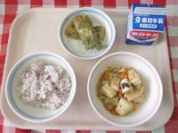 うめごはん・牛乳・豆腐の中華煮・ちくわのいそべあげ