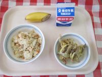 とりごぼうごはん・牛乳・じゃこのかきあげ・バナナ