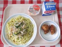 冷やし中華・牛乳・からあげ・ピーチゼリー