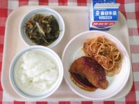 ごはん・牛乳・ささ身のフライ・スパゲティ・糸昆布の煮物