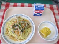 冷やし中華・牛乳・ゆでとうもろこし