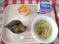 防災給食・給根五目ごはん・塩ちゃんこ汁・オレンジゼリー・牛乳