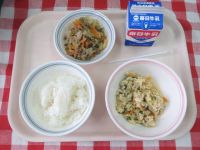 ごはん・牛乳・いりどうふ・焼肉サラダ