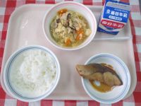 ごはん・牛乳・さかなのてりやき・親子煮