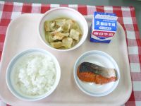 ごはん・牛乳・鮭の塩焼き・厚揚げの煮物