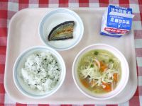 わかめごはん・牛乳・さんまのひらき・塩ちゃんこ汁