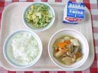 ごはん・牛乳・おでん風煮・ブロッコリーのカレーサラダ