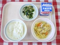 ごはん・牛乳・おやこに・ごまあえ