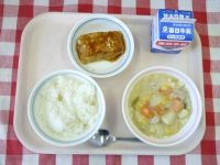 ごはん・牛乳・とりつくねのてりやき・白菜のクリーム煮