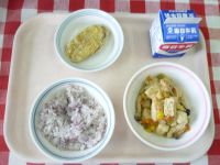 うめごはん・牛乳・豆腐の中華煮・さつまいもの天ぷら