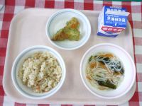 とりごぼうごはん・牛乳・ちくわのいそべあげ・そうめん汁