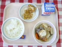 ごはん・牛乳・大根の煮物・大豆とじゃこのかき揚げ・ふりかけ