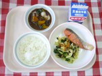 ごはん・牛乳・鮭の塩焼き・おかかあえ・冬至ぜんざい