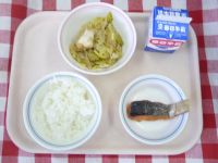 ごはん・牛乳・鮭の塩焼き・厚揚げの煮物
