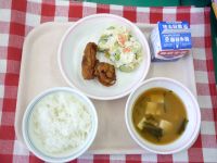 6年2組が考えた献立・ごはん・牛乳・からあげ・ポテトサラダ・みそ汁