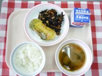 ごはん・牛乳・鮭のマヨネーズ焼き・ひじきの煮物・みそ汁