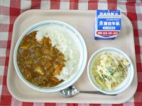 カレーライス・牛乳・コーンサラダ