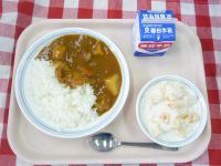 カレーライス・牛乳・フルーツヨーグルト