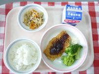 ごはん・牛乳・白身魚のフライ・ブロッコリー・切干大根の煮物