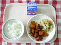 ごはん・牛乳・まぐろのケチャップ煮・野菜ソテー