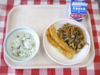 わかめごはん・牛乳・いかのてんぷら・ごもくきんぴら