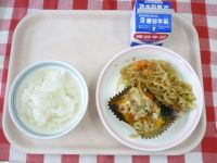 ごはん・牛乳・春雨の炒め物・かぼちゃのホイル焼き
