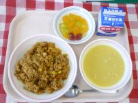 カレーピラフ・牛乳・コーンスープ・三色ゼリー