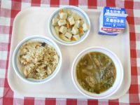 ごもくごはん・牛乳・高野豆腐の煮物・みそ汁