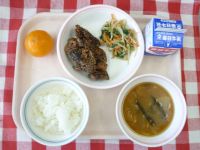 ご飯・牛乳・鯨の竜田だいこんのみそ汁だいこんのみそ汁