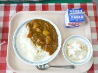 カレーライス・牛乳・フルーツヨーグルト