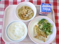 ごはん・牛乳・厚揚げの煮物・揚げ餃子・ブロッコリーのツナ和え