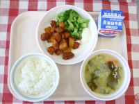 ごはん・牛乳・マグロのケチャップ煮・ブロッコリー・はくさいのみそ汁