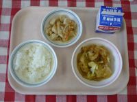 ごはん・牛乳・春雨の炒め物・高野の煮物