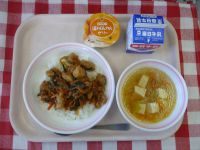 トリニータ丼・牛乳・豆腐のスープ・みかんゼリー