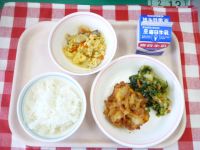 ごはん・牛乳・ちくわのかきあげ・青菜のごま和え・おやこに