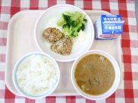 ごはん・牛乳・とりにくのパン粉焼き・そえやさい・豚汁