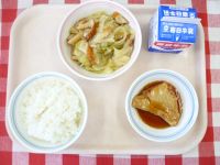 ごはん・牛乳・さかなのてりやき・キャベツとちくわの煮物
